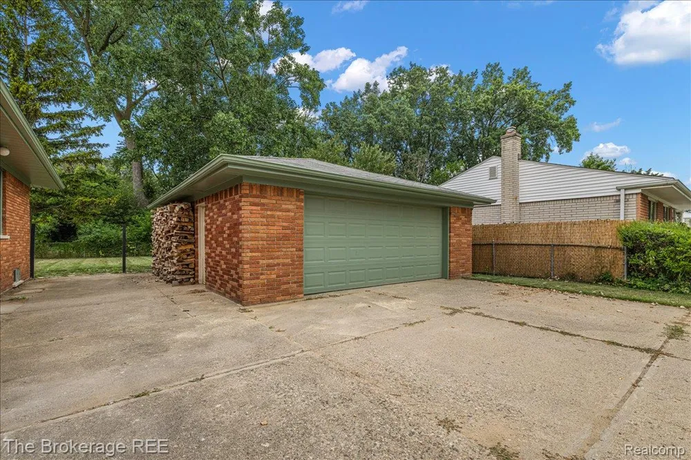 26515 Northeastern Highway Madison Heights City, MI 48071