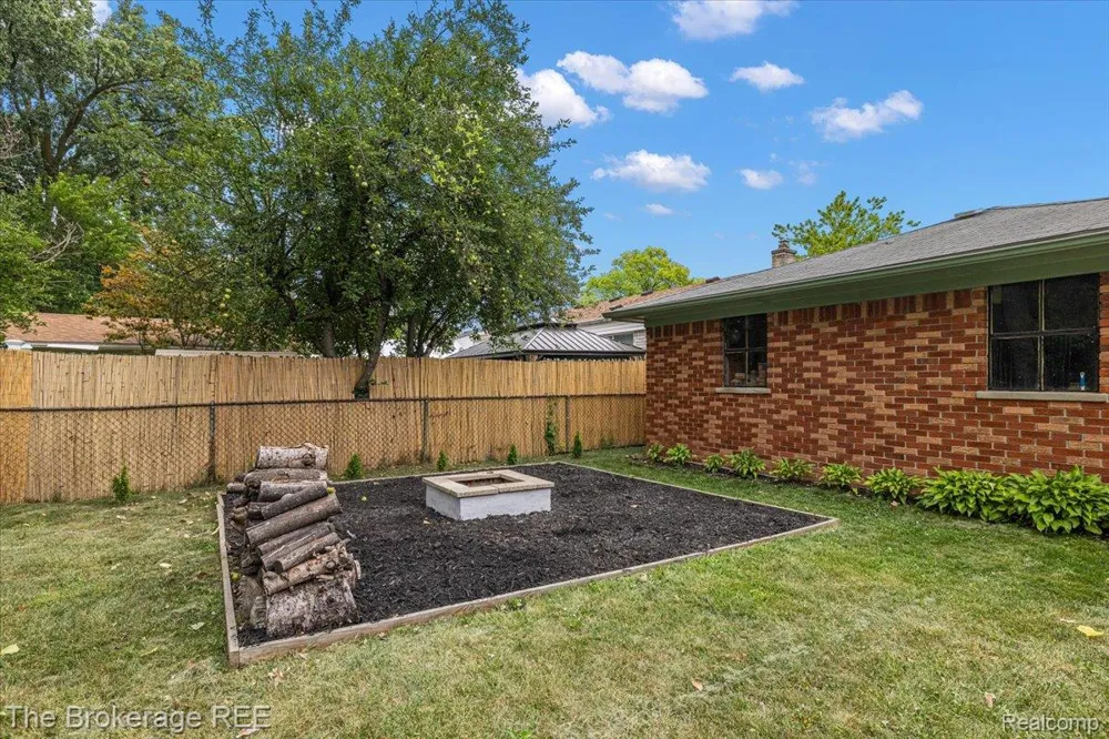 26515 Northeastern Highway Madison Heights City, MI 48071