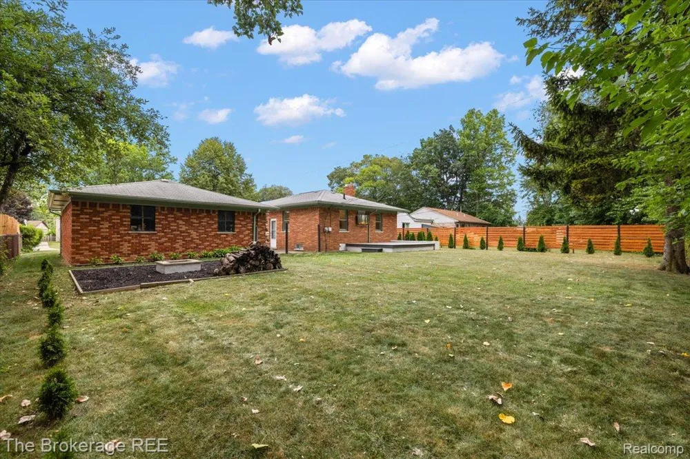 26515 Northeastern Highway Madison Heights City, MI 48071