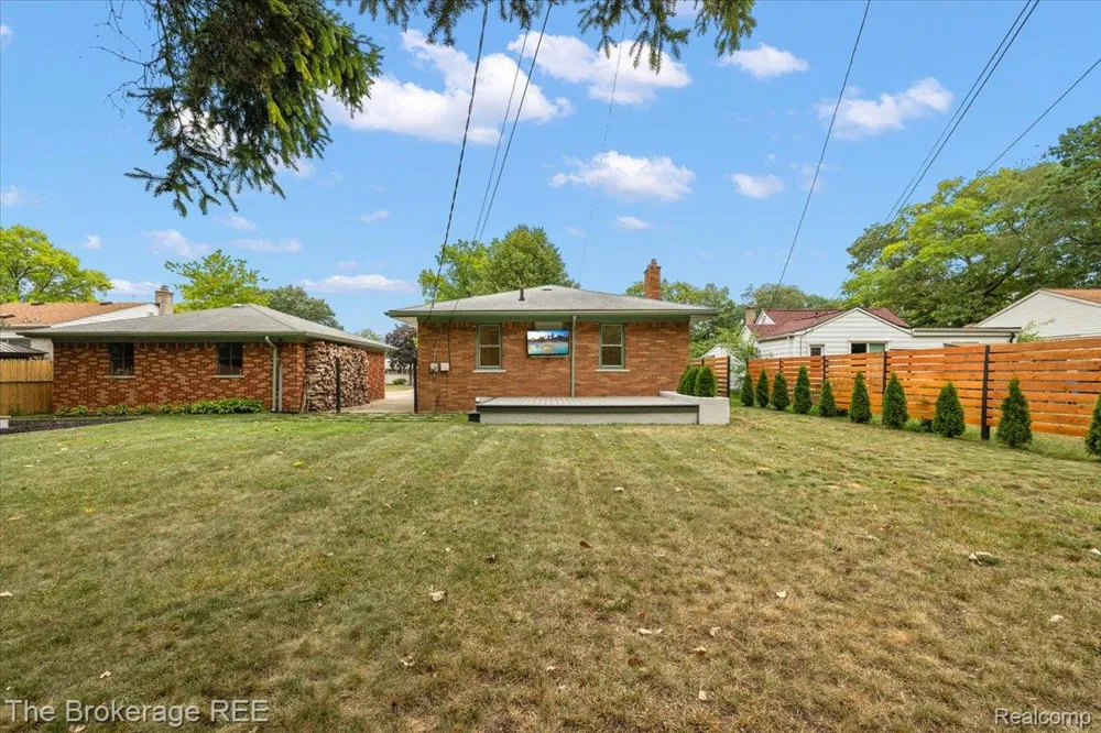 26515 Northeastern Highway Madison Heights City, MI 48071