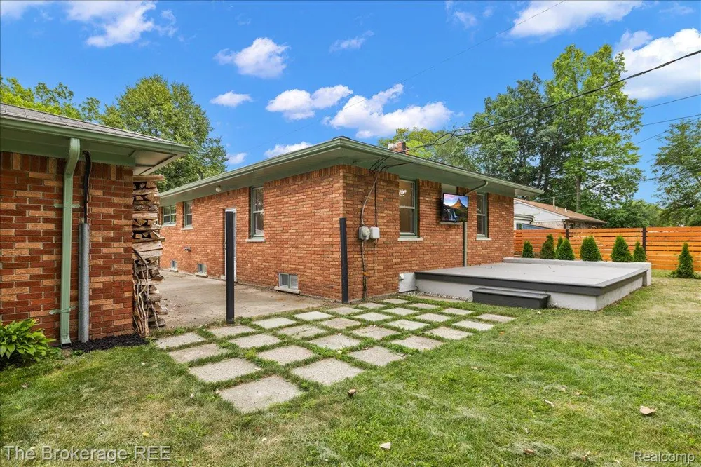 26515 Northeastern Highway Madison Heights City, MI 48071