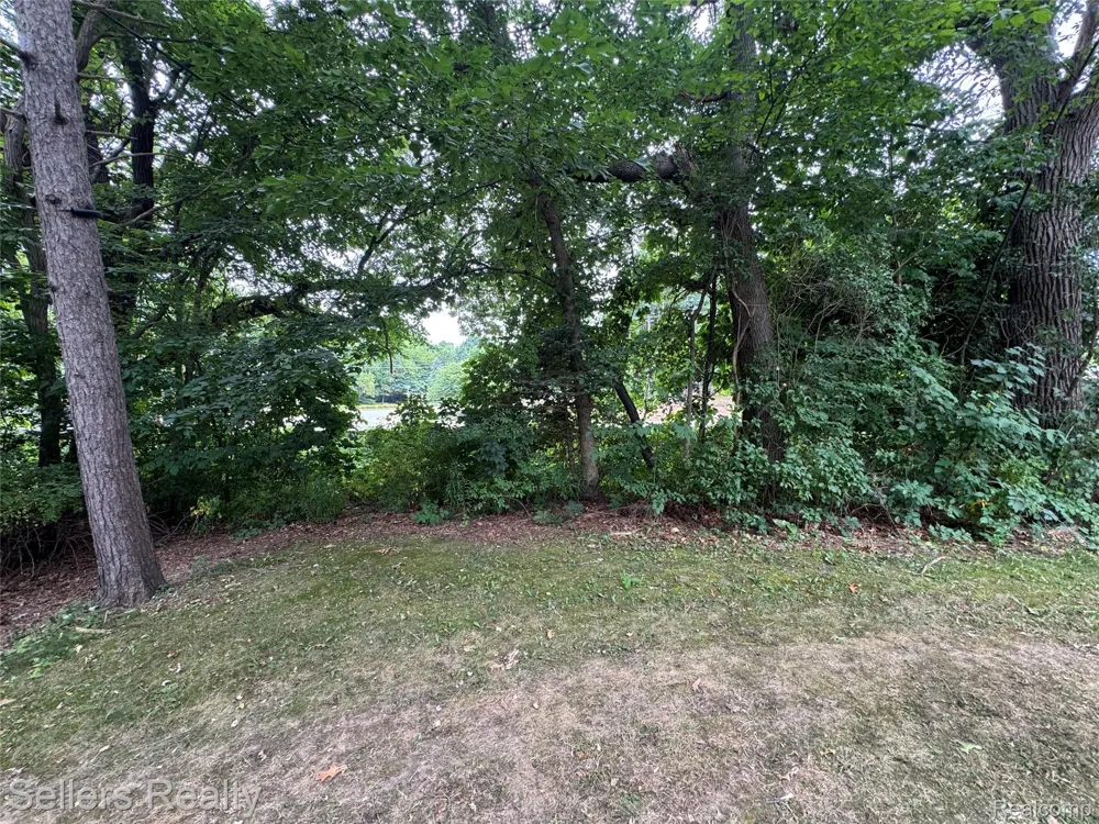 3030 Grange Hall Road Groveland Township, MI 48462