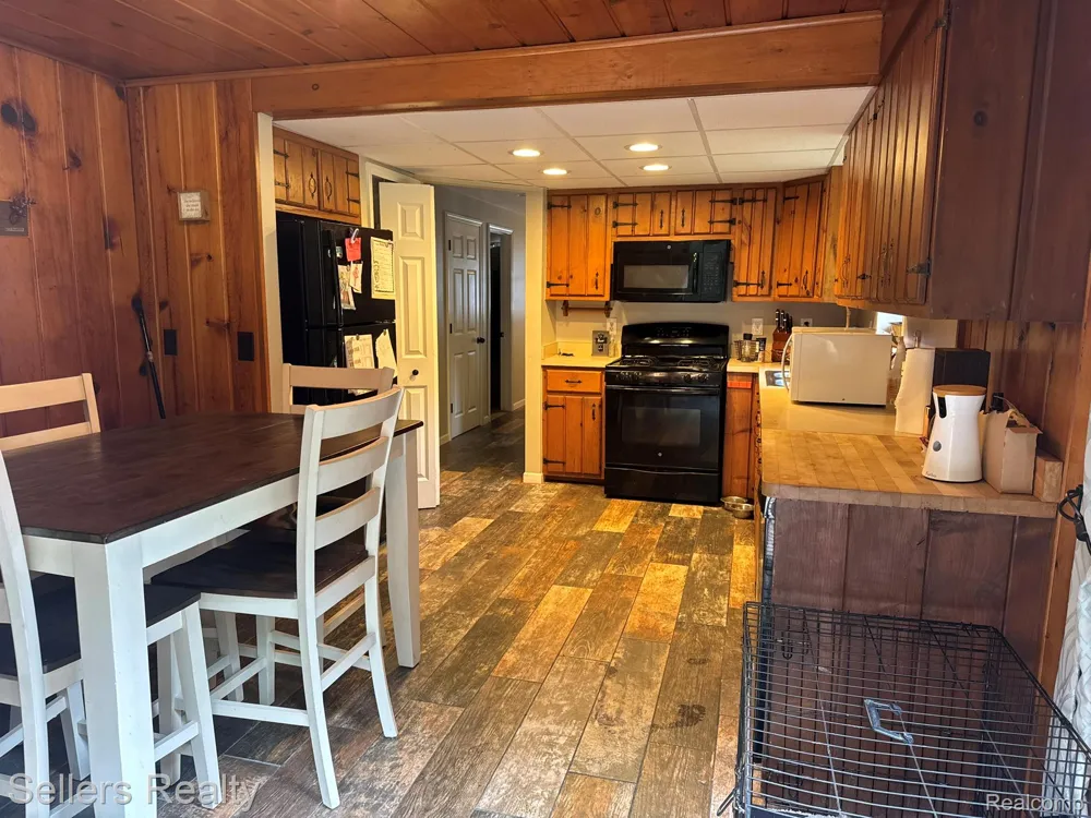 3030 Grange Hall Road Groveland Township, MI 48462
