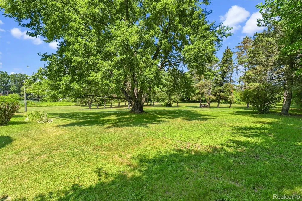 2285 Peppermill Road Lapeer Township, MI 48446