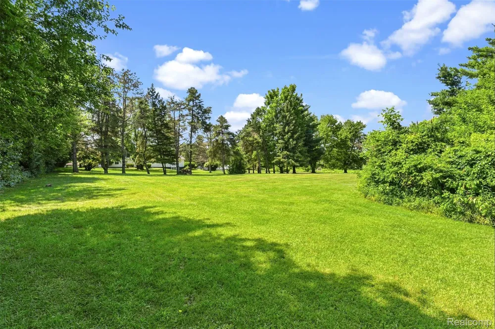 2285 Peppermill Road Lapeer Township, MI 48446