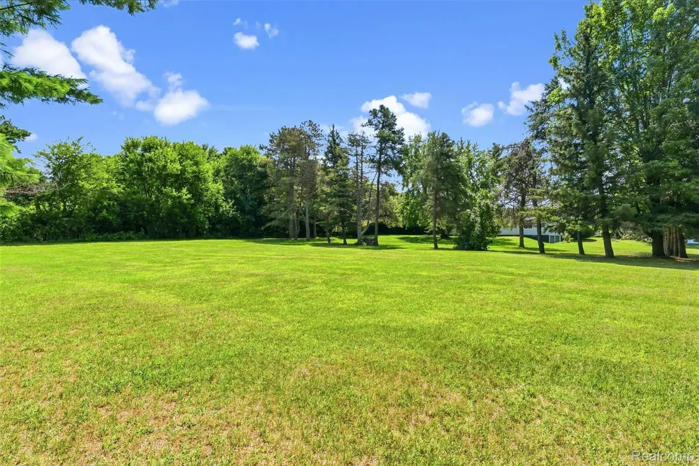 2285 Peppermill Road Lapeer Township, MI 48446