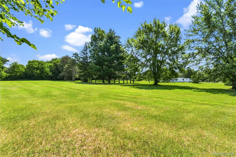 2285 Peppermill Road Lapeer Township, MI 48446