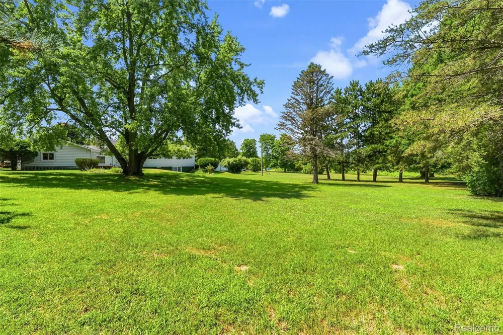 2285 Peppermill Road Lapeer Township, MI 48446