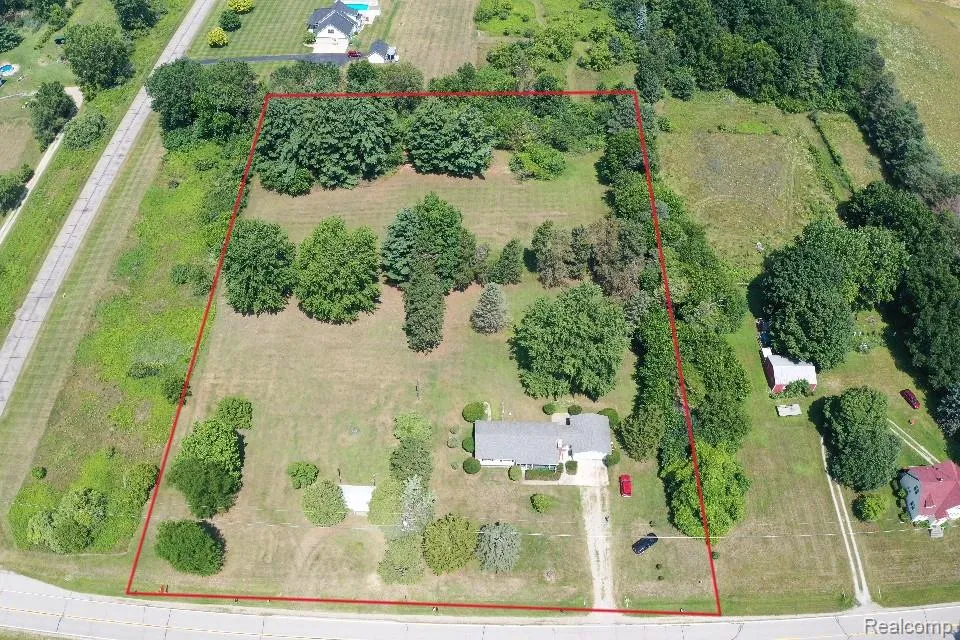 2285 Peppermill Road Lapeer Township, MI 48446