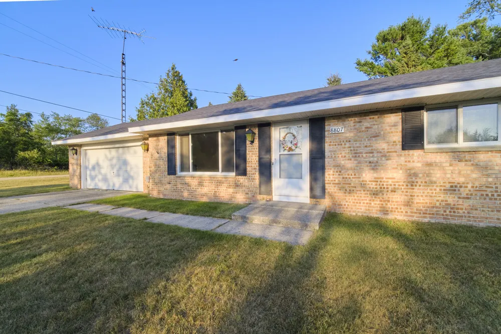 8807 Lake Park Drive Onekama Township, MI 49675