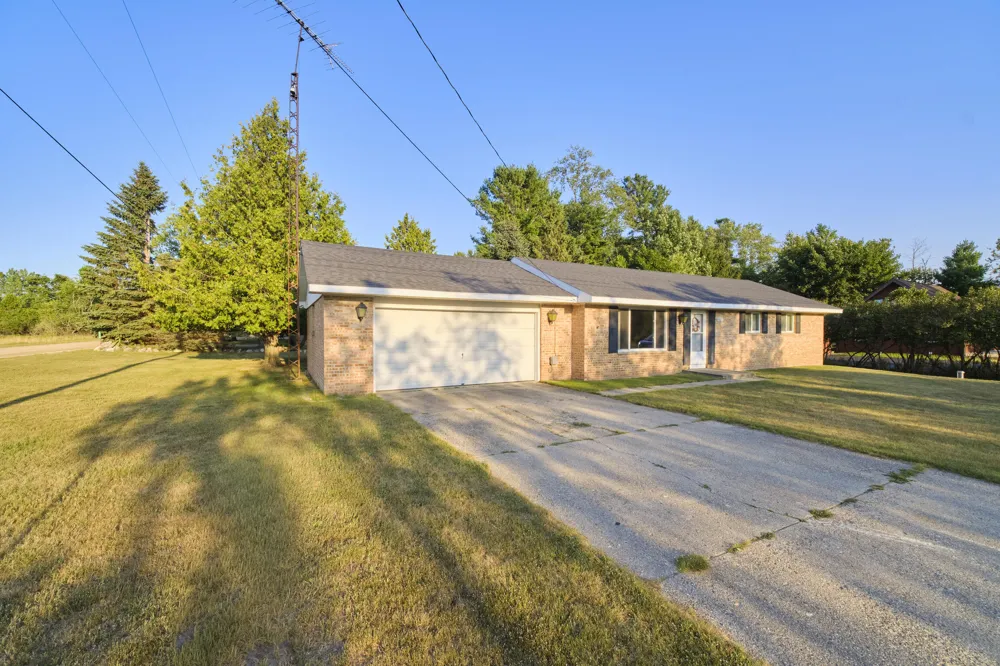 8807 Lake Park Drive Onekama Township, MI 49675