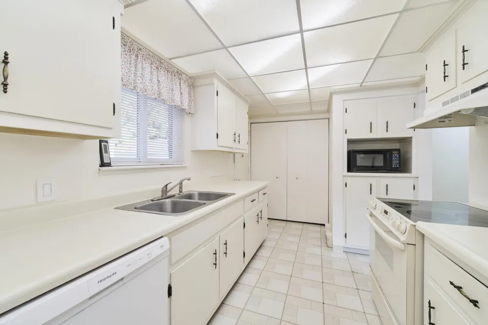 8807 Lake Park Drive Onekama Township, MI 49675