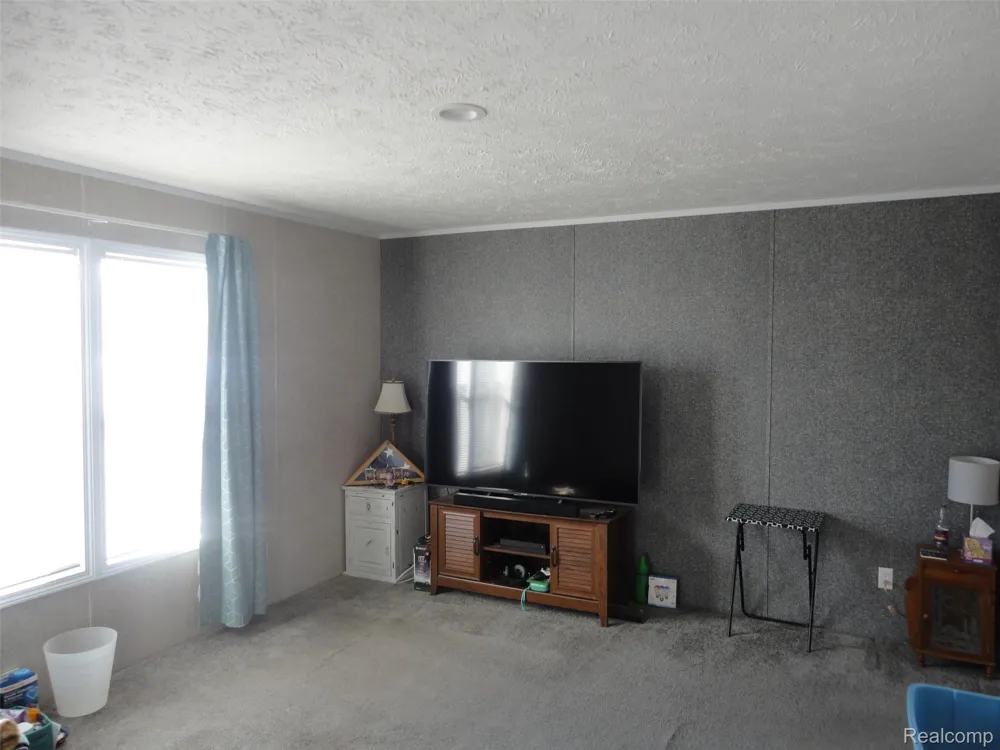 170 Newbury Adrian City, MI 49221