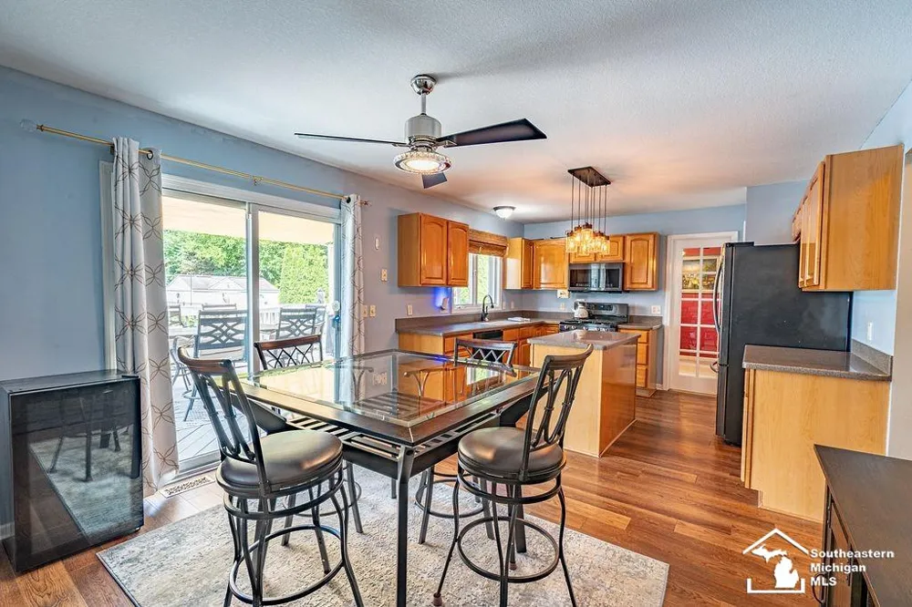 6829 Pine Creek Court Bedford Township, MI 48182
