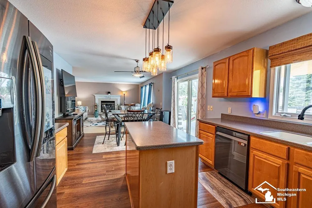 6829 Pine Creek Court Bedford Township, MI 48182