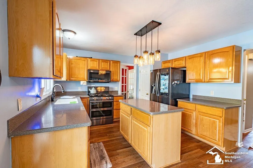 6829 Pine Creek Court Bedford Township, MI 48182
