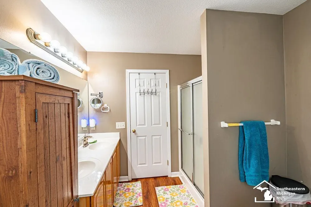 6829 Pine Creek Court Bedford Township, MI 48182