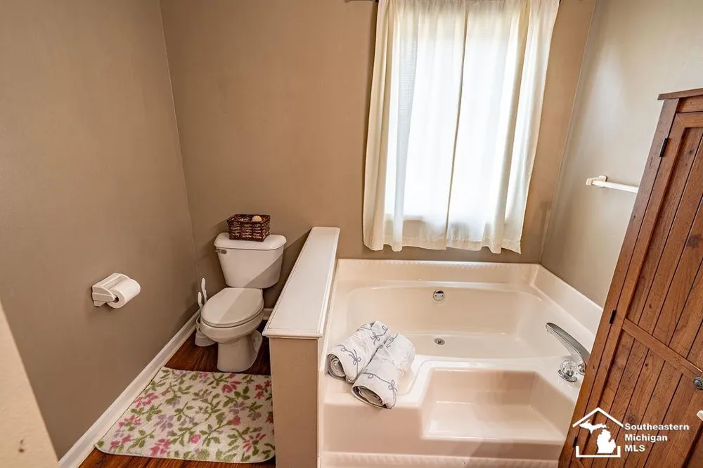 6829 Pine Creek Court Bedford Township, MI 48182
