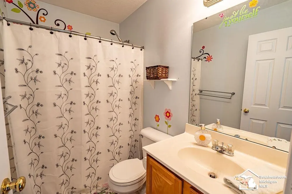 6829 Pine Creek Court Bedford Township, MI 48182