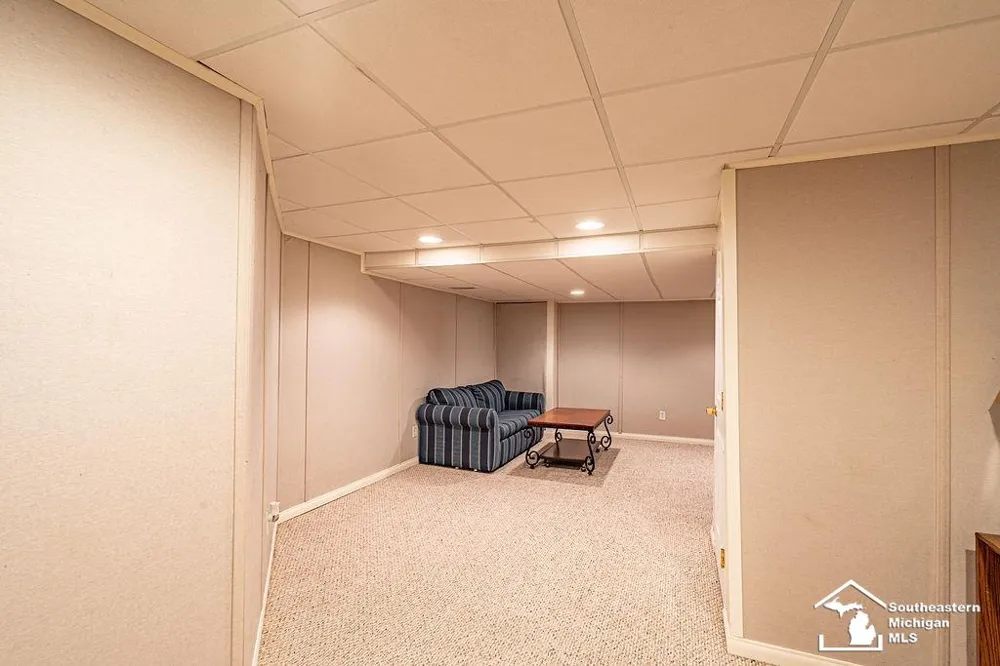 6829 Pine Creek Court Bedford Township, MI 48182