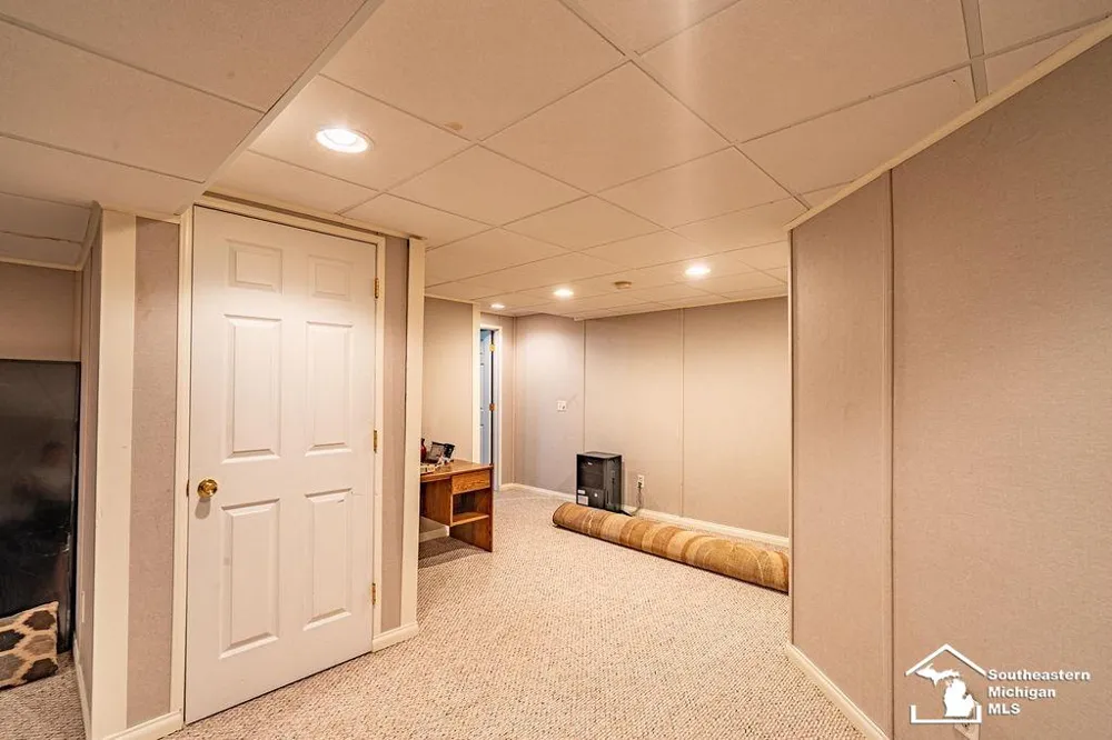 6829 Pine Creek Court Bedford Township, MI 48182