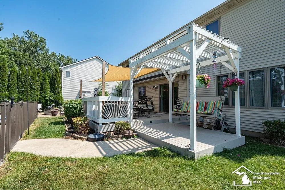 6829 Pine Creek Court Bedford Township, MI 48182