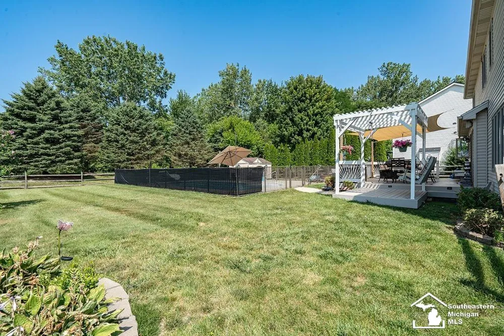 6829 Pine Creek Court Bedford Township, MI 48182