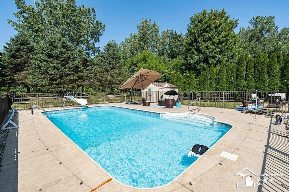 6829 Pine Creek Court Bedford Township, MI 48182