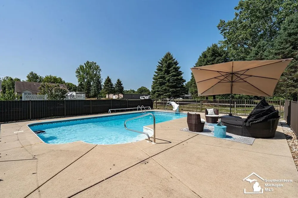 6829 Pine Creek Court Bedford Township, MI 48182