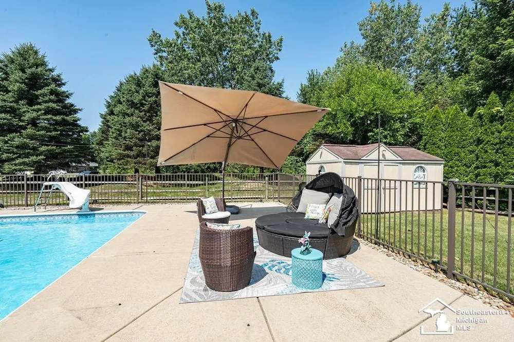 6829 Pine Creek Court Bedford Township, MI 48182