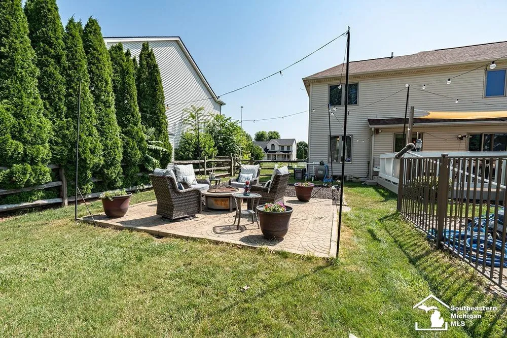 6829 Pine Creek Court Bedford Township, MI 48182