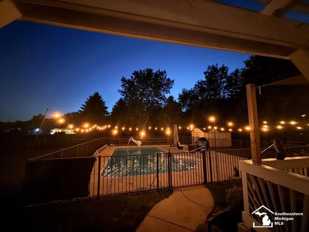 6829 Pine Creek Court Bedford Township, MI 48182