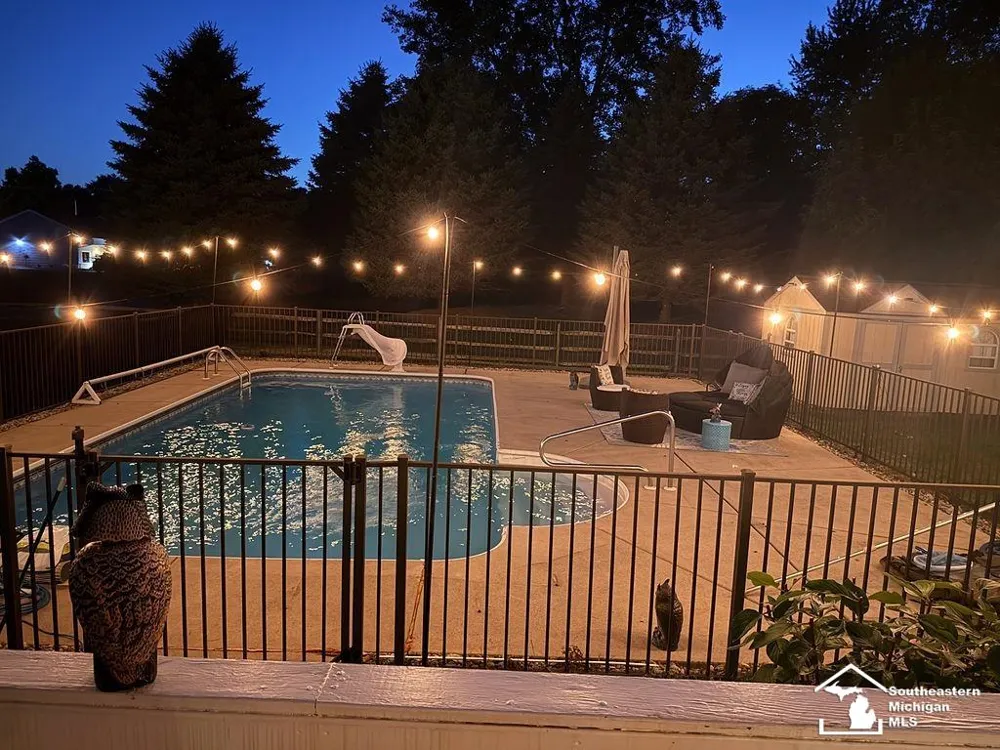 6829 Pine Creek Court Bedford Township, MI 48182