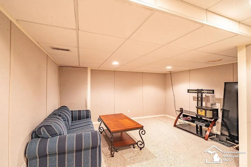 6829 Pine Creek Court Bedford Township, MI 48182