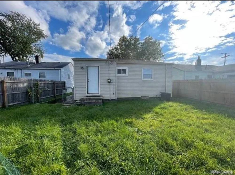 47 E Barrett Avenue Madison Heights City, MI 48071