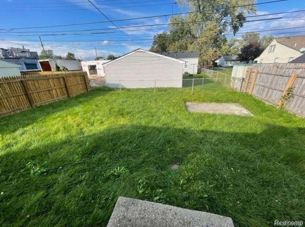 47 E Barrett Avenue Madison Heights City, MI 48071