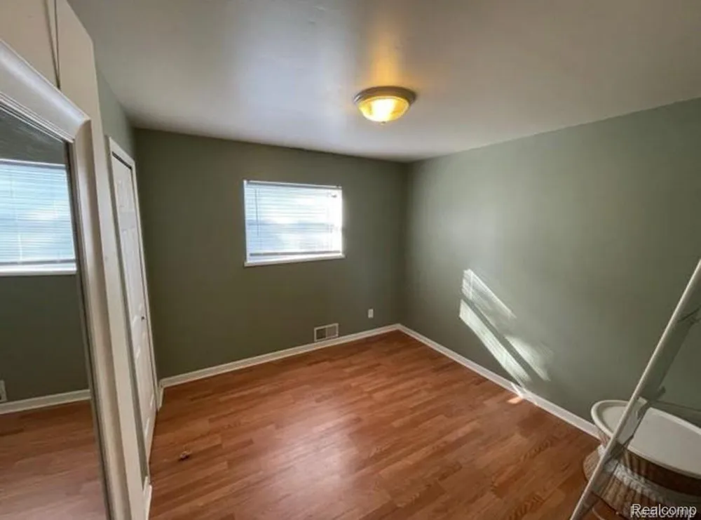 47 E Barrett Avenue Madison Heights City, MI 48071