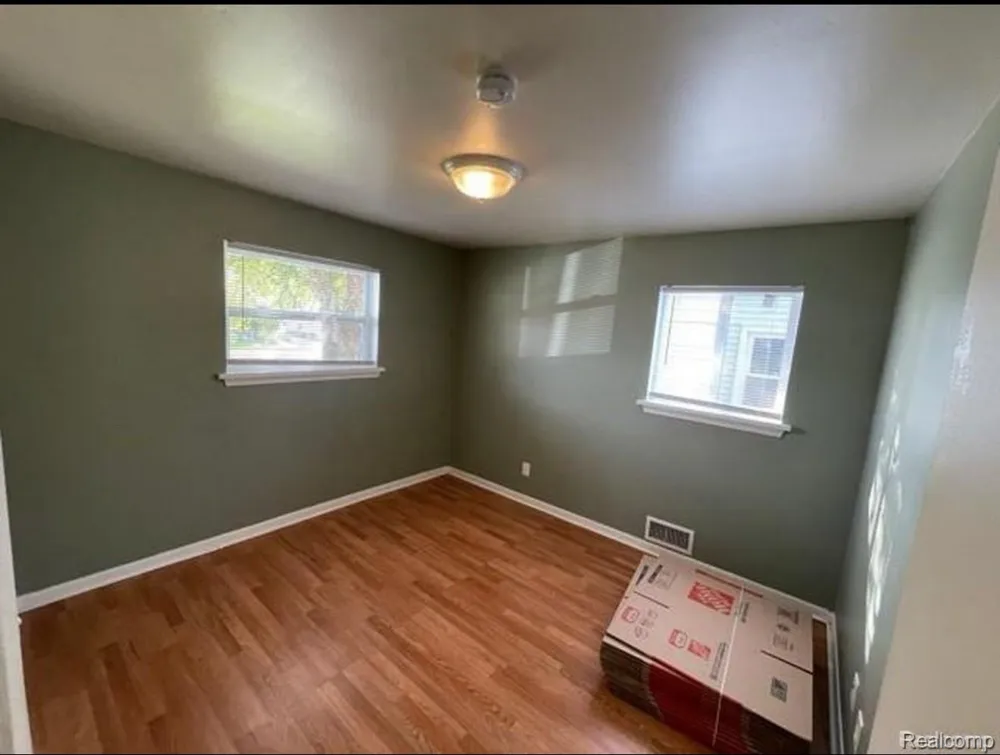 47 E Barrett Avenue Madison Heights City, MI 48071
