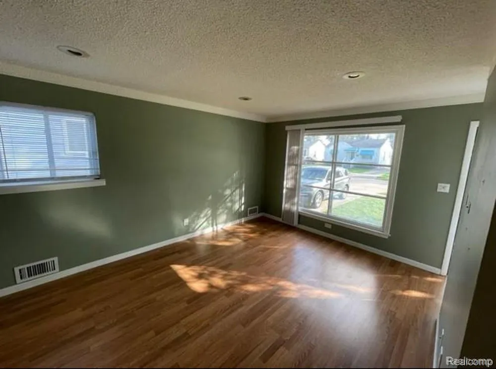 47 E Barrett Avenue Madison Heights City, MI 48071