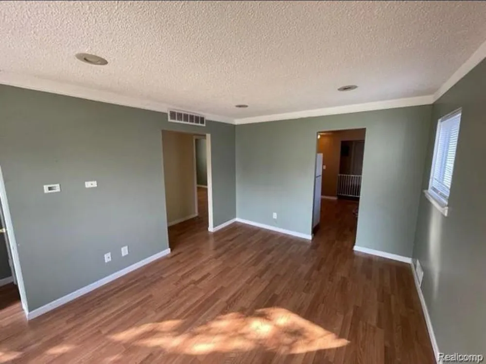 47 E Barrett Avenue Madison Heights City, MI 48071