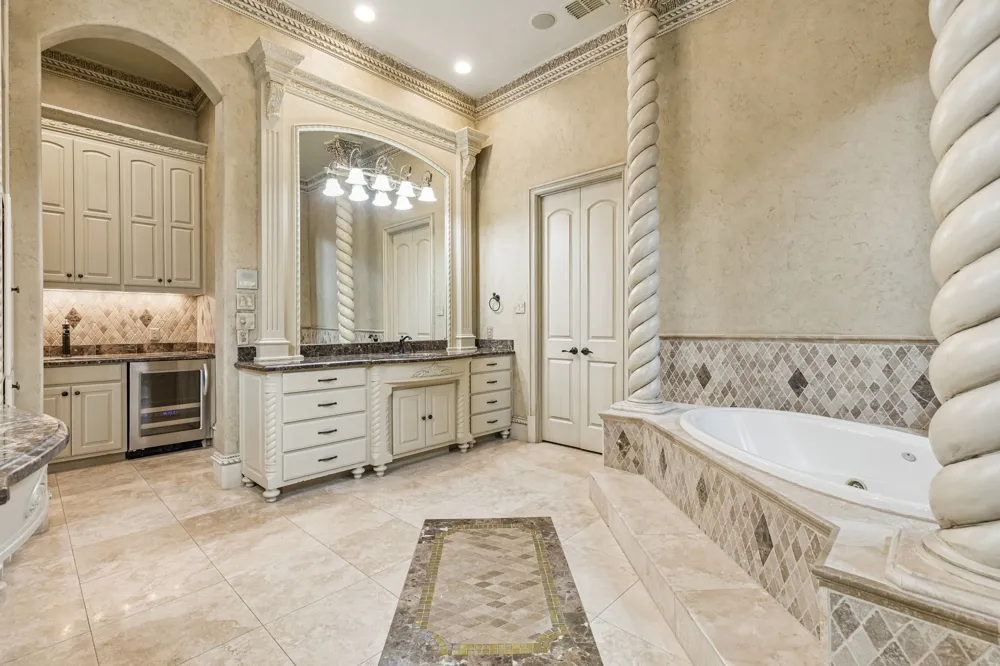 6900 King Charles Court Colleyville, TX 76034