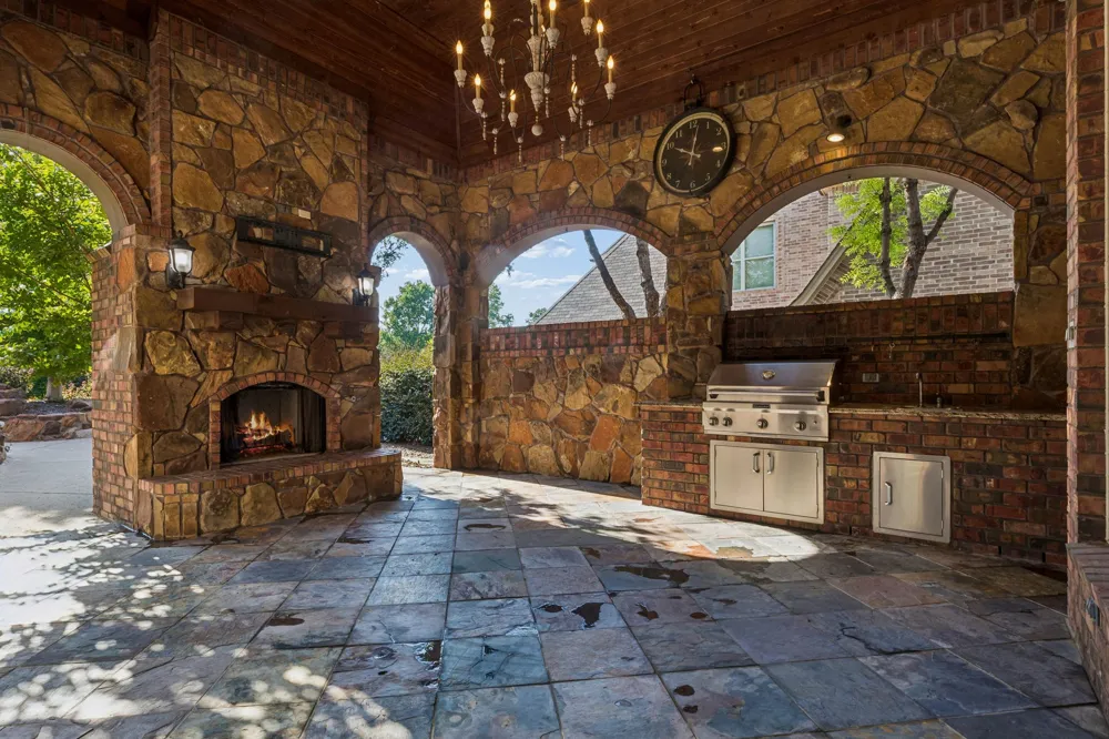 6900 King Charles Court Colleyville, TX 76034
