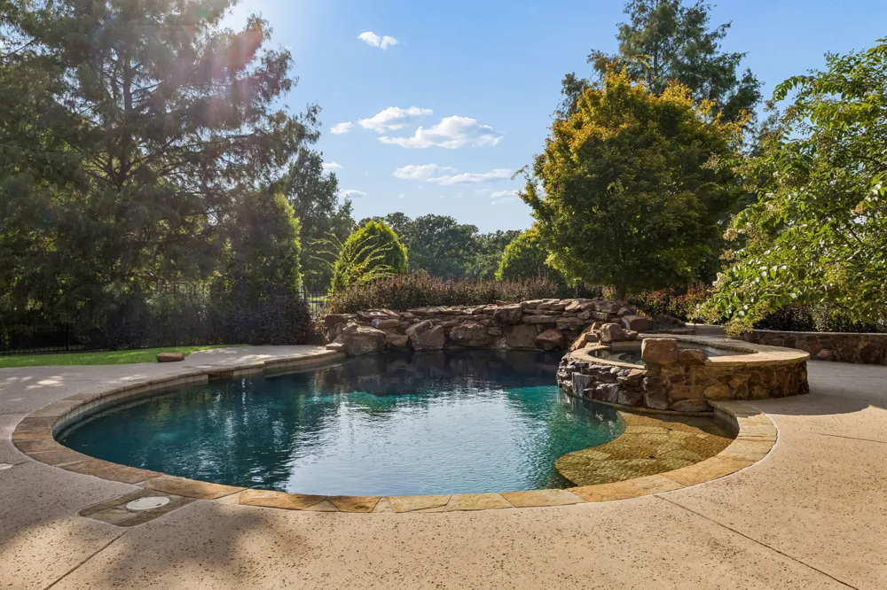 6900 King Charles Court Colleyville, TX 76034