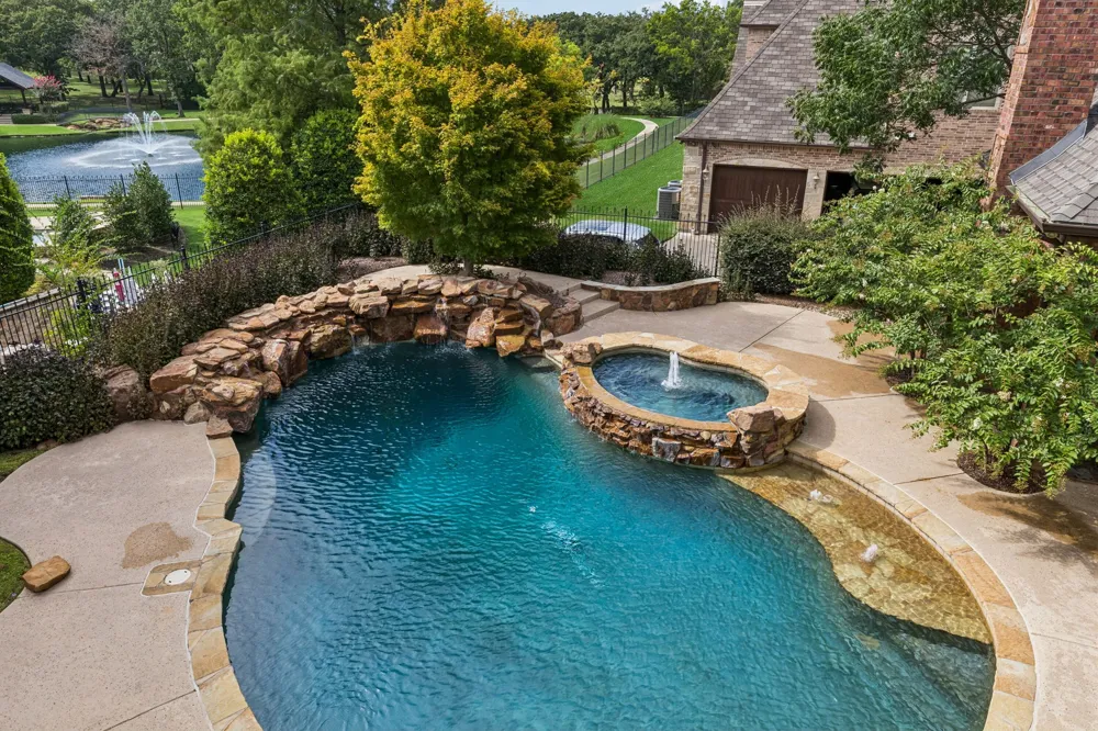 6900 King Charles Court Colleyville, TX 76034