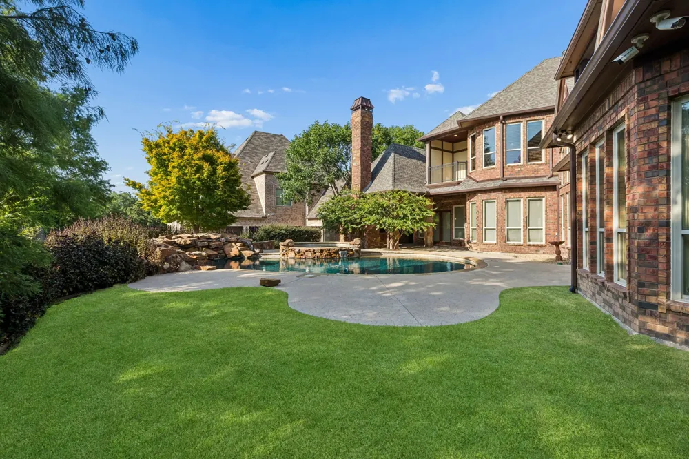 6900 King Charles Court Colleyville, TX 76034