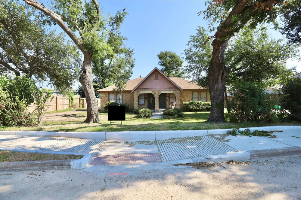 1125 Usener Street Houston, TX 77009