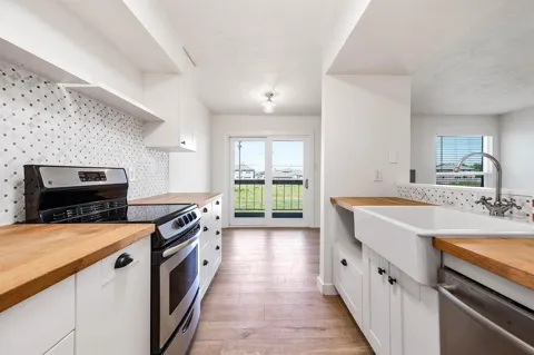 7600 Emmett F Lowry Expressway #1006