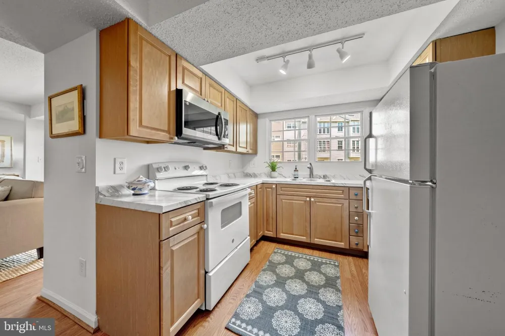 116 PROSPERITY SE #B Leesburg, VA 20175