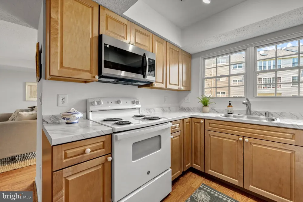 116 PROSPERITY SE #B Leesburg, VA 20175