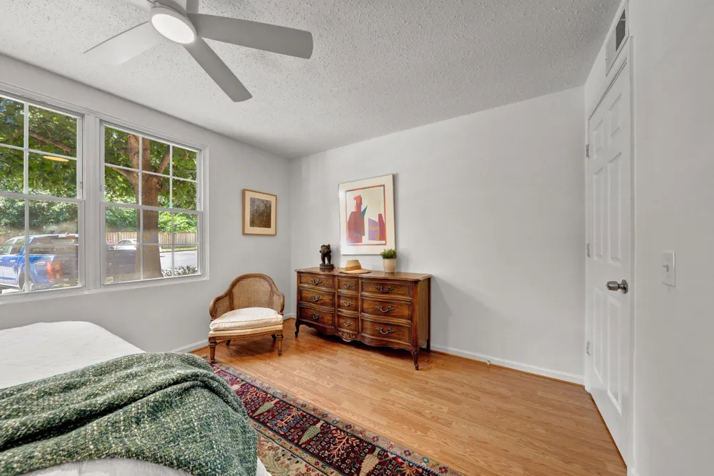 116 PROSPERITY SE #B Leesburg, VA 20175